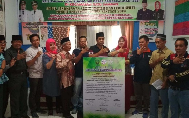 Kepala Dinas Kesehatan Kota Bengkulu Susilawati M.Kes Deklarasi SBS di Kelurahan Kebun Dahri dan Kelurahan Anggut Dalam 