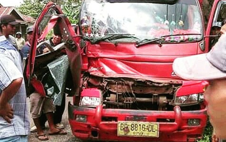 Kondisi dump truk usai menabrak