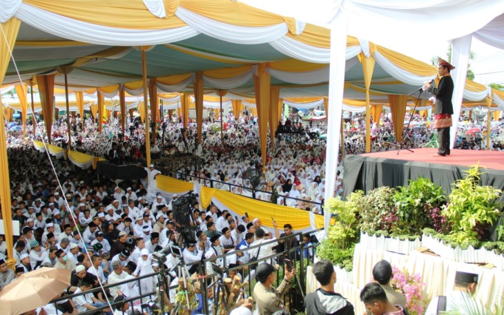 Ustaz Abdul Somad (UAS) diantara ribuan jemaah