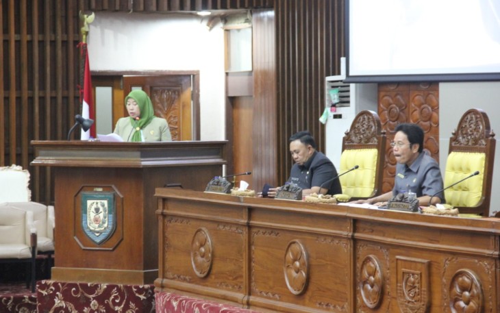 Paripurna DPRD Provinsi Bengkulu Pandangan Umum Fraksi-fraksi Terhadap Dua Raperda