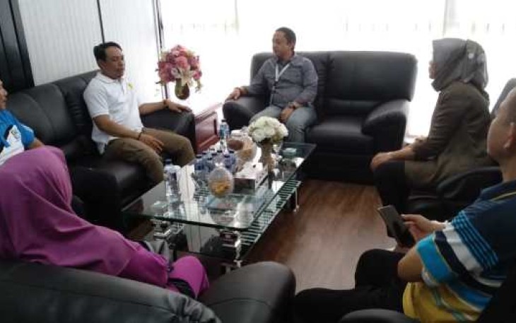 Wawali Dedy Wahyudi saat menemui pihak manajemen bank