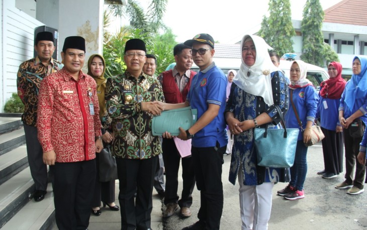Gubernur Bengkulu Rohidin Mersyah Melepas Tim Relawan Persatuan Perawat Nasional  Indonesia Provinsi Bengkulu 