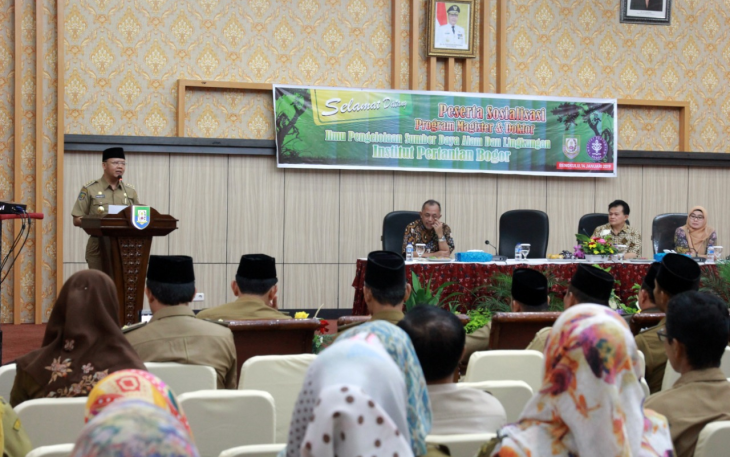 Gubernur Bengkulu Rohidin Mersyah membuka secara resmi Sosialisasi Program Magister dan Doktor Ilmu Pengelolaan Sumber Daya Alam dan Lingkungan Institut Pertanian Bogor.