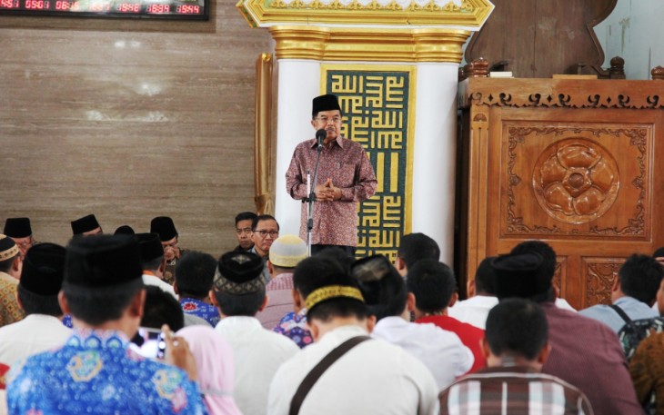 Didampingi Gubernur Bengkulu Rohidin Mersyah, Wakil Presiden RI Jusuf Kalla hadir dan memberikan kata sambutan pada Silaturahmi dan Dialog DMI Bersama Wapres RI.