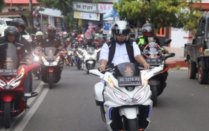 Walikota Bengkulu Helmi Hasan membuka acara Anniversary Honda PCX Club Indonesia (HPCI) Bengkulu ke- 2