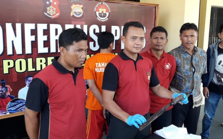 Kapolres Bengkulu AKBP Prianggodo Heru Prastyo saat ekspose barang bukti dan tersangka