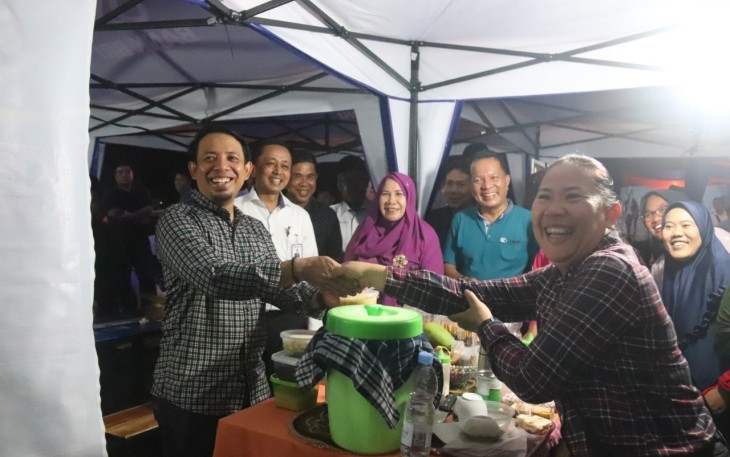 Wawali Serahkan CSR Bank BRI ke Pedagang KZ Abidin