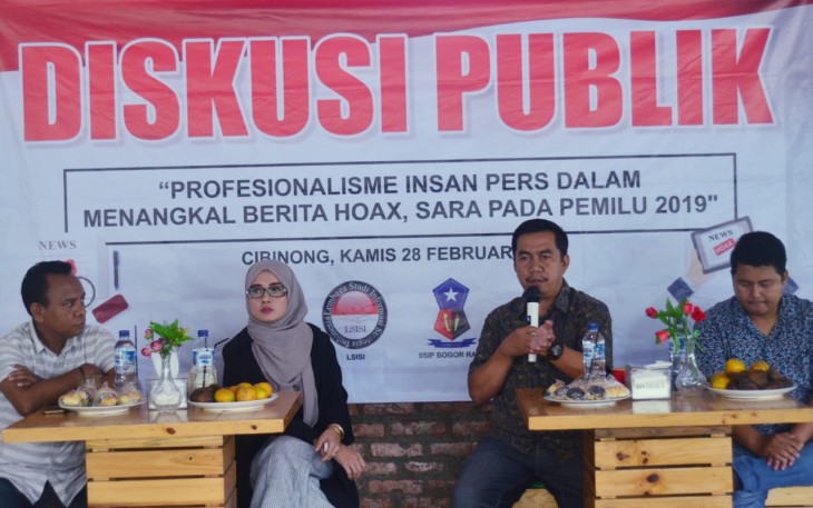 Diskusi Publik yang berlangsung di Cafe Sukahati, Kelurahan Sukahati, Kecamatan Cibinong, Kamis (28/2
