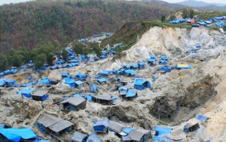 Aktivitas Tambang Emas Ilegal di Gunung Botak, Kabupaten Buru, Maluku