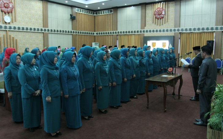 Gubernur Bengkulu Rohidin Mersyah mengukuhkan kepengurusan Tim Penggerak Pembinaan Kesejahteraan Keluarga