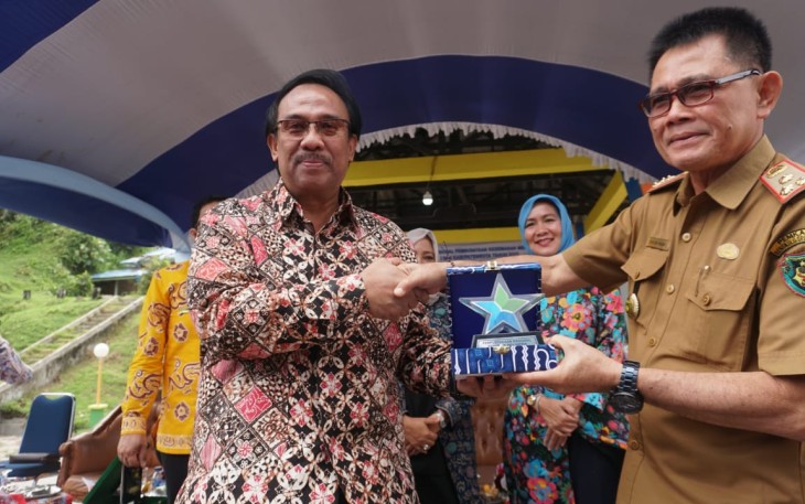Asisten I Setda Bengkulu Selatan Yunizar Hasan MAP Dan Kepala Pusat Pengembangan Perpustakaan dan Pengkajian Minat Baca Drs Deni Kurniadi M.Hum