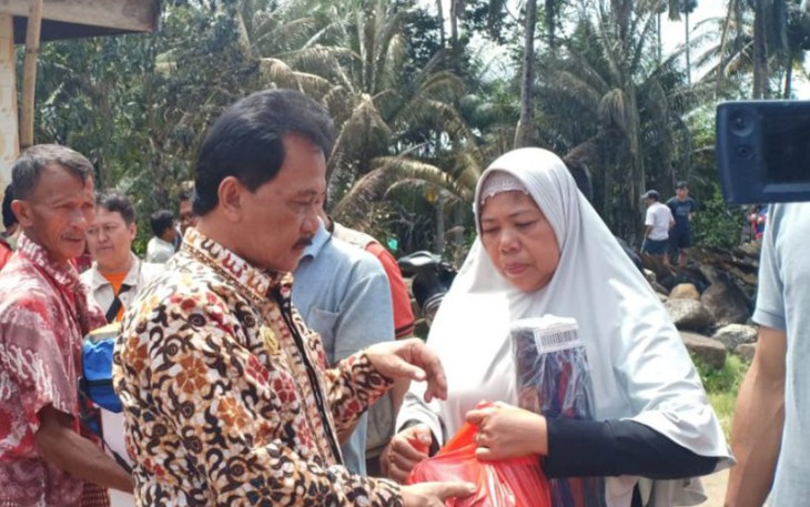 Bupati Bengkulu Tengah Dr. H. Ferry Ramli, SH, MH Berikan Bantuan 