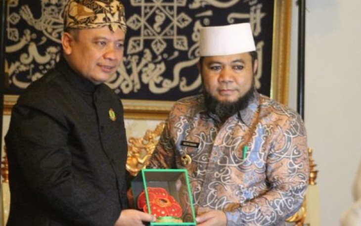 Wali Kota Bengkulu Helmi Hasan Dan Sultan Sepuh XIV Pangeran Radja Adipati Arief Natadiningrat