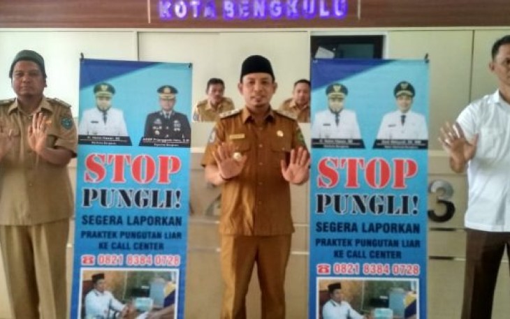 Wakil Wali Kota Bengkulu Dedy  Wahyudi Usai Melakukan Pemasangan Banner di Dinas Dukcapil Kota Bengkulu  