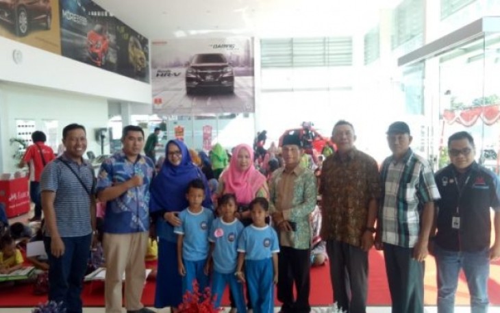 Foto bersama saat pembukaan lomba