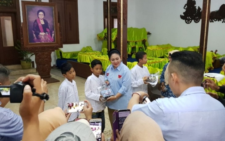 Saat menggelar khitanan bersama (sunatan massal) di Dalem Kalitan