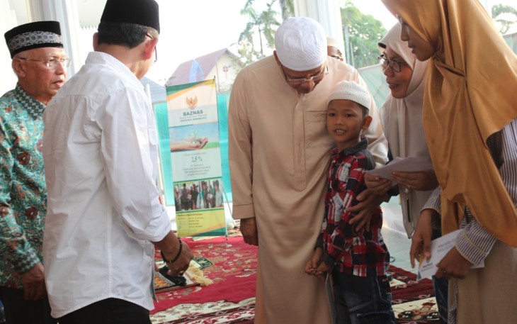 Gubernur Bengkulu Rohidin Mersyah Buka Bersama Serta Berikan Santunan Kepada 125 Anak Dhuafa dan 35 Lansia 