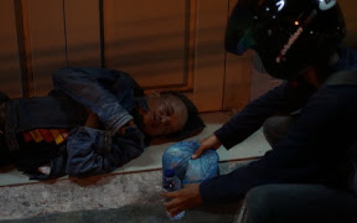 Mahasiswa UIN Suska Riau Berbagi Makan Sahur Kepada Dhuafa
