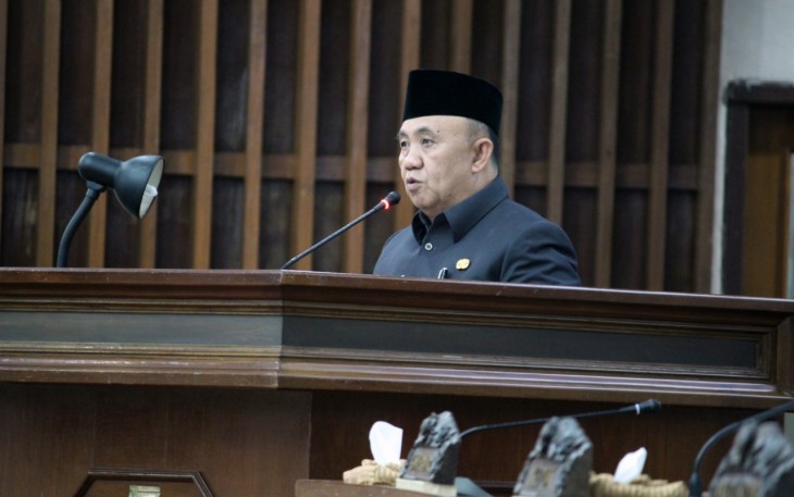 Sekda Provinsi Bengkulu Sampaikan Jawaban Atas Pandangan Umum Fraksi-Fraksi