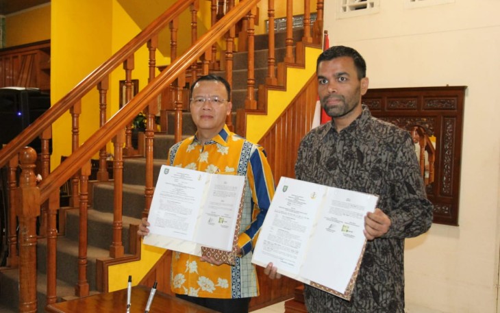 Gubernur Bengkulu Rohidin Mersyah Dan Presiden Direktur PT Sudevam Ultratec Green Indonesia Lalit Kumar