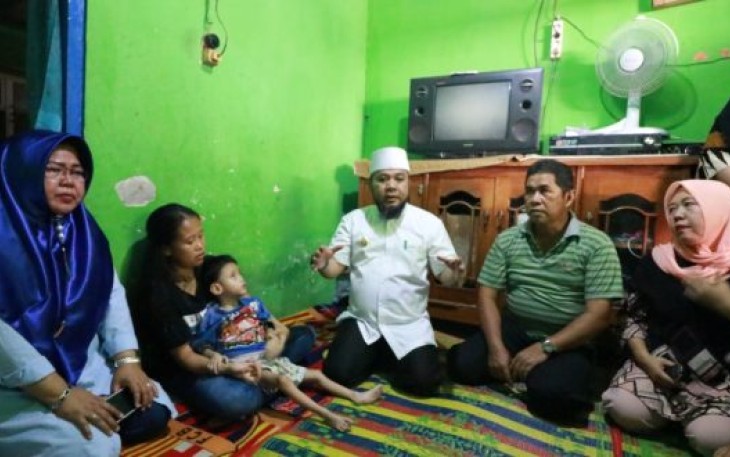 Wali Kota Bengkulu Helmi Hasan Berkunjung ke Kediaman Rafa Azka Putra Bocah 4 Tahun Menderita Penyakit Suspect Rubella
