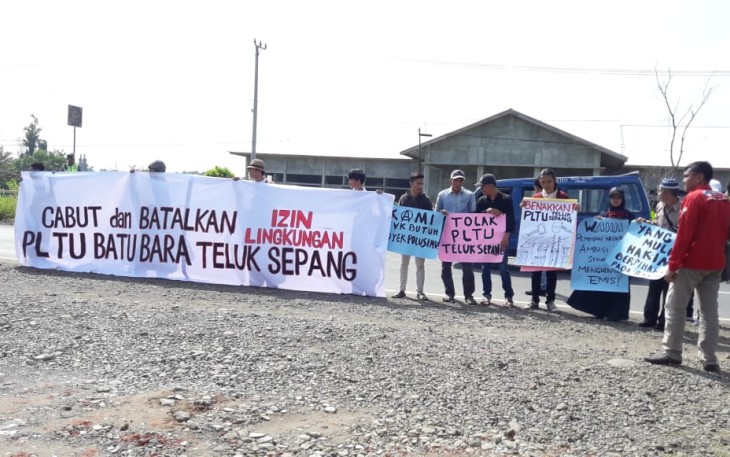 Masa Aksi di Depan PTUN Bengkulu  