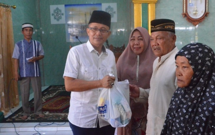 Pemkot Bengkulu Berikan Sembako Warga Kampung Melayu