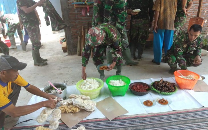 Warga Ini Anggap TNI Satgas TMMD Sebagai Anak Sendiri