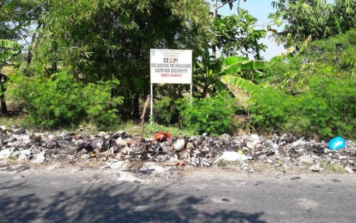 Himbauan untuk tidak membuang sampah di sembarang tempat