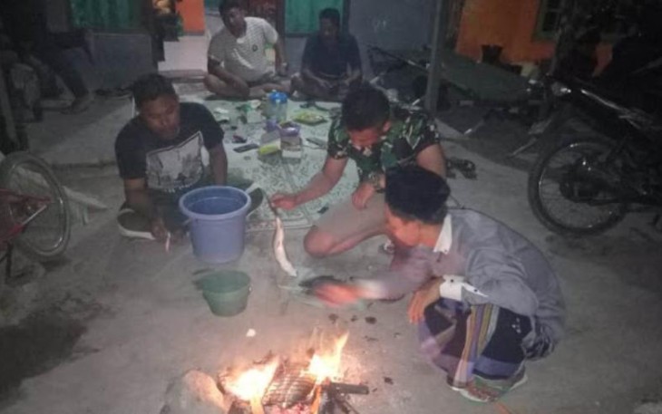 Satgas TMMD Jalin Keakraban Dengan Warga Desa