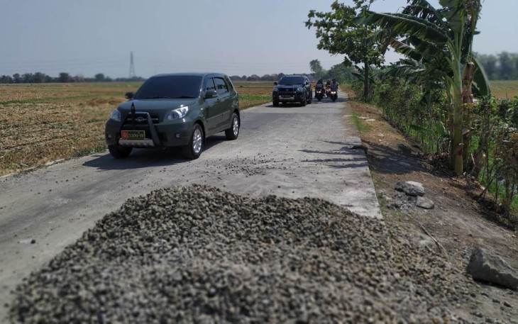 "Mencoba" Hasil Karya TMMD Kalikondang