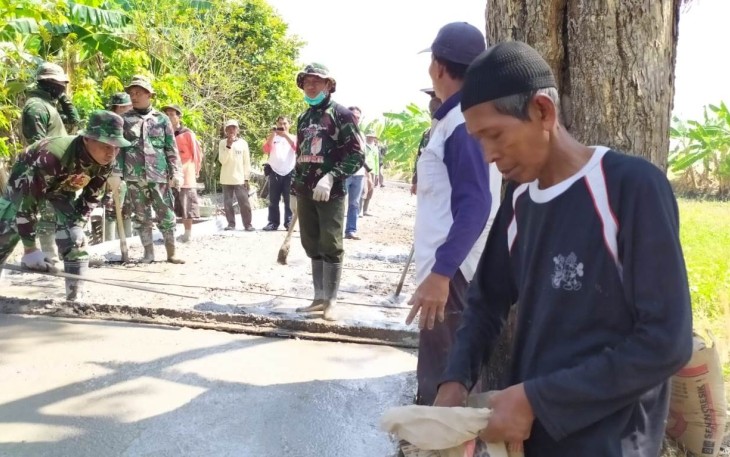 Kakek Wasiran Yang Selalu Bantu Pekerjaan TMMD