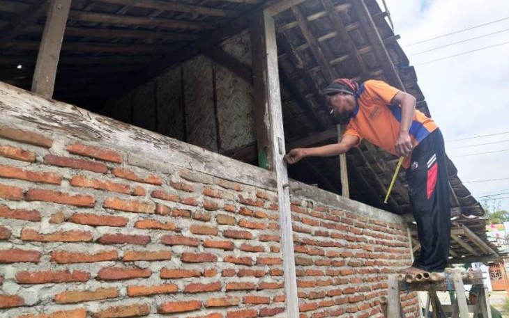 Satgas TMMD Tegal Mulai Pasang Bata Kediaman Raswen