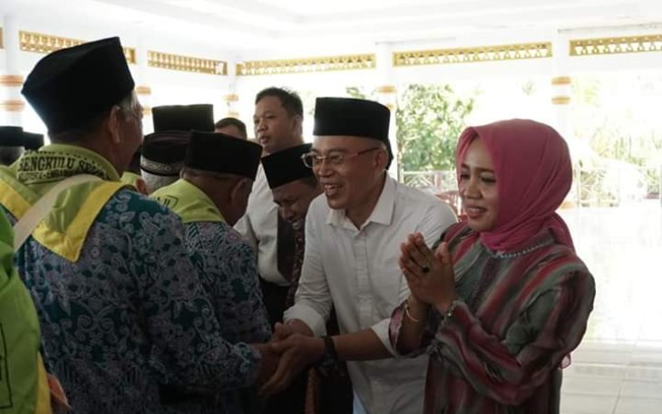 Bupati Bengkulu Selatan Gusnan Mulyadi Lepas Jamaah Calon Haji 