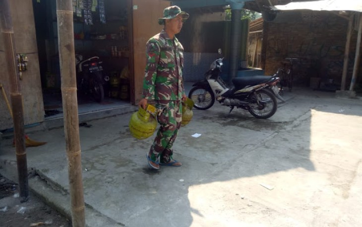 Keterlibatan Satgas TMMD Reg 105 Dengan Warga Jimbung