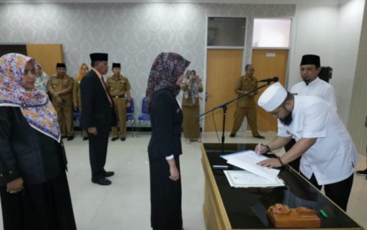 Wali Kota Bengkulu Helmi Hasan Lantik drg Azizah Arifati Sebagai Direktur RSHD Kota Bengkulu 