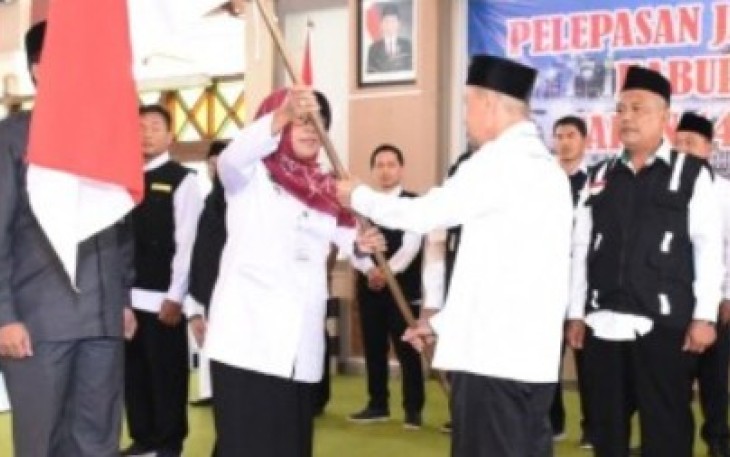 Bupati Tegal Hj Umi Azizah Saat Melepas Jamaah Haji Asal Kabupaten Tegal Di Pendopo Amangkurat