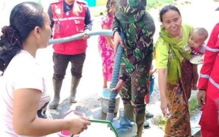 Satgas TMMD 105 Bantu Pendistribusian Air Bersih PMI Kabupaten Tegal