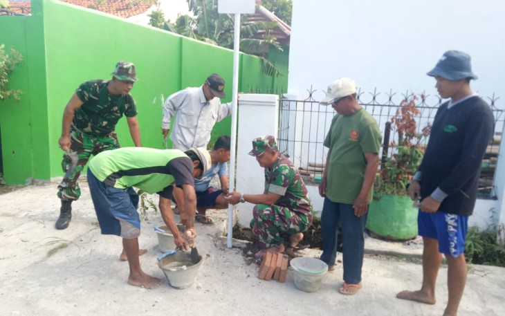 Warga Kali Luwih Wanasari Brebes Lakukan Pemasangan Plang Nama Jalan