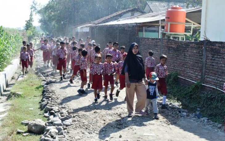 Warga dan murid Sekolah nikmati akses jalan TMMD Tegal