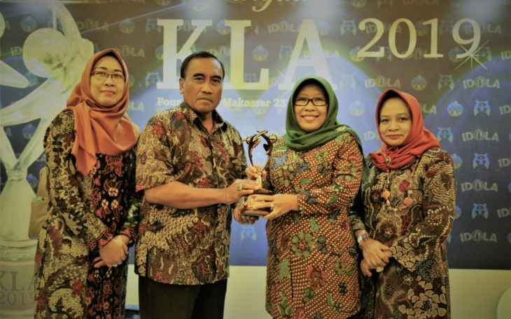 Bupati Tegal Hj Umi Azizah Terima Penghargaan di Kota Makasar (23/07)