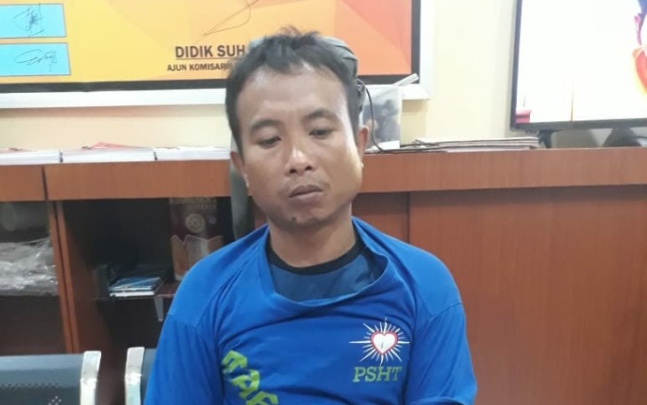 Ahmad Riani saat diperiksa di ruang Satresnarkoba Polres Blitar