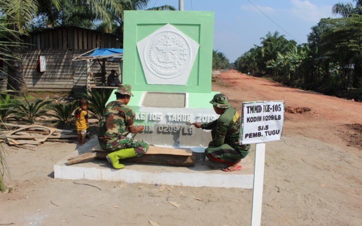 Tugu TMMD ke-105 Kodim 0209/LB