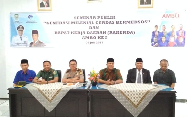 Seminar Publik Generasi Milenial Cerdas Bermedsos Dan Rakerda Ambo ke 1