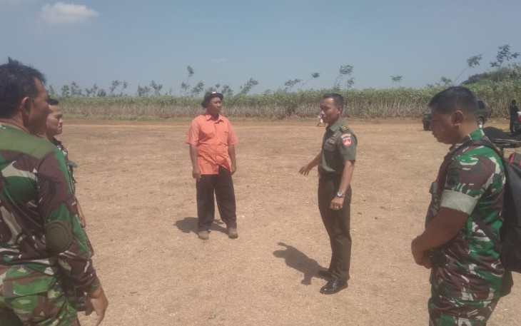 Kasdim Tinjau Lapangan Upacara Penutupan TMMD 
