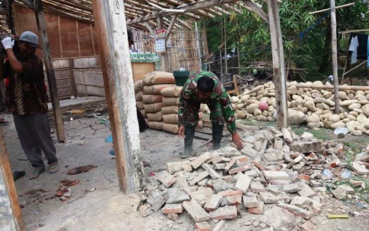 Bangunan milik Sri yangbdi robohkan untuk segera di Bangun Kembali