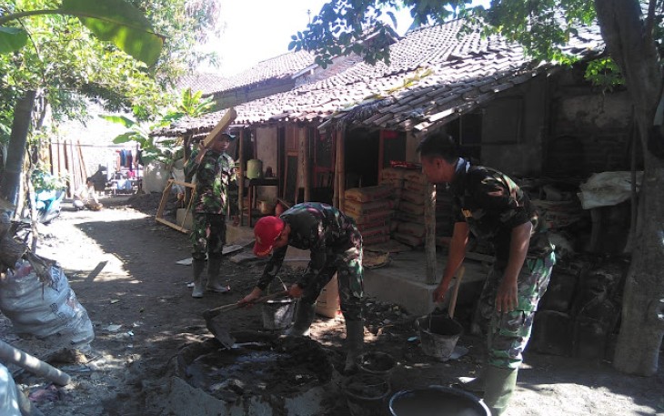 Perehapan Rumah Romlah Oleh Personil TNI 