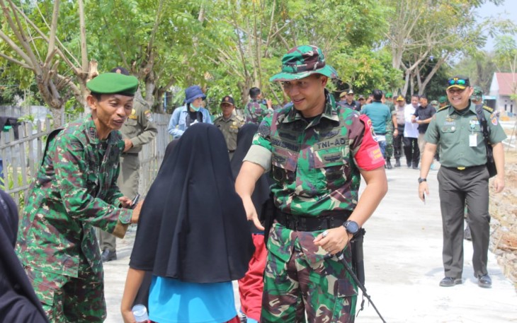 Warga Desa Blukbuk Sambut Kehadiran Dansatgas TMMD Kronjo