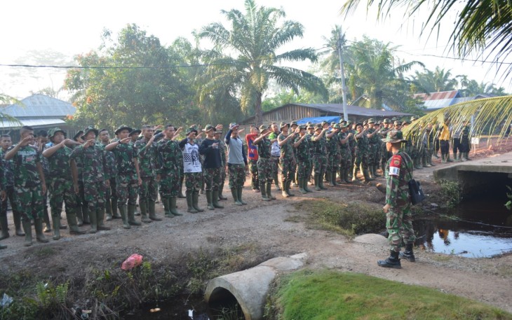 Satgas Lettu Inf Budi Pimpin Apel di Lokasi TMMD Ke 105