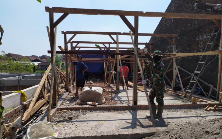 TNI Terus Kebut Perehabpan Rumah Zaeni